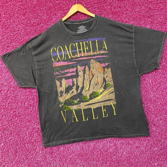 Coachella Valley Vintage-Style Graphic Design T-Shirt 2XL - Picture 3 of 4